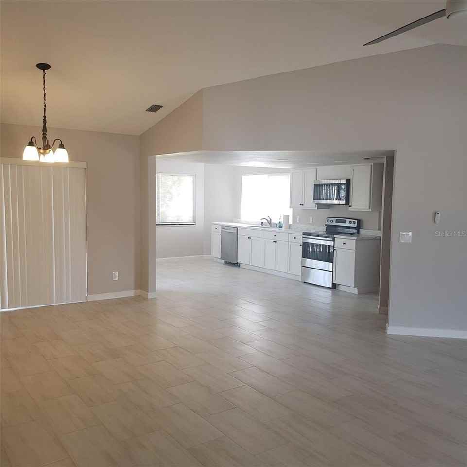 13131 Lawrence St - Photo 3 of 20