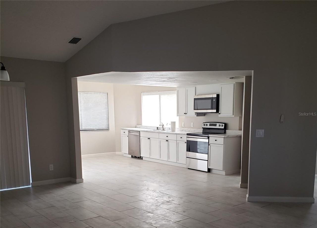 13131 Lawrence St - Photo 4 of 20