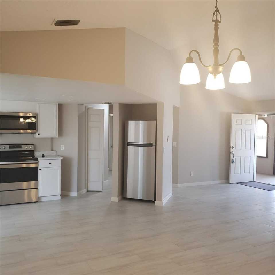 13131 Lawrence St - Photo 5 of 20