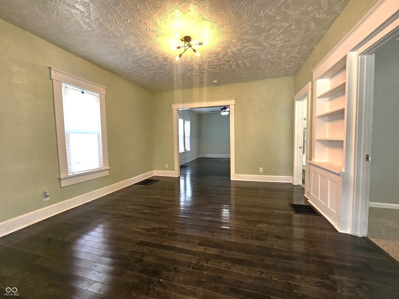 2530 Lincoln St - Photo 5 of 30