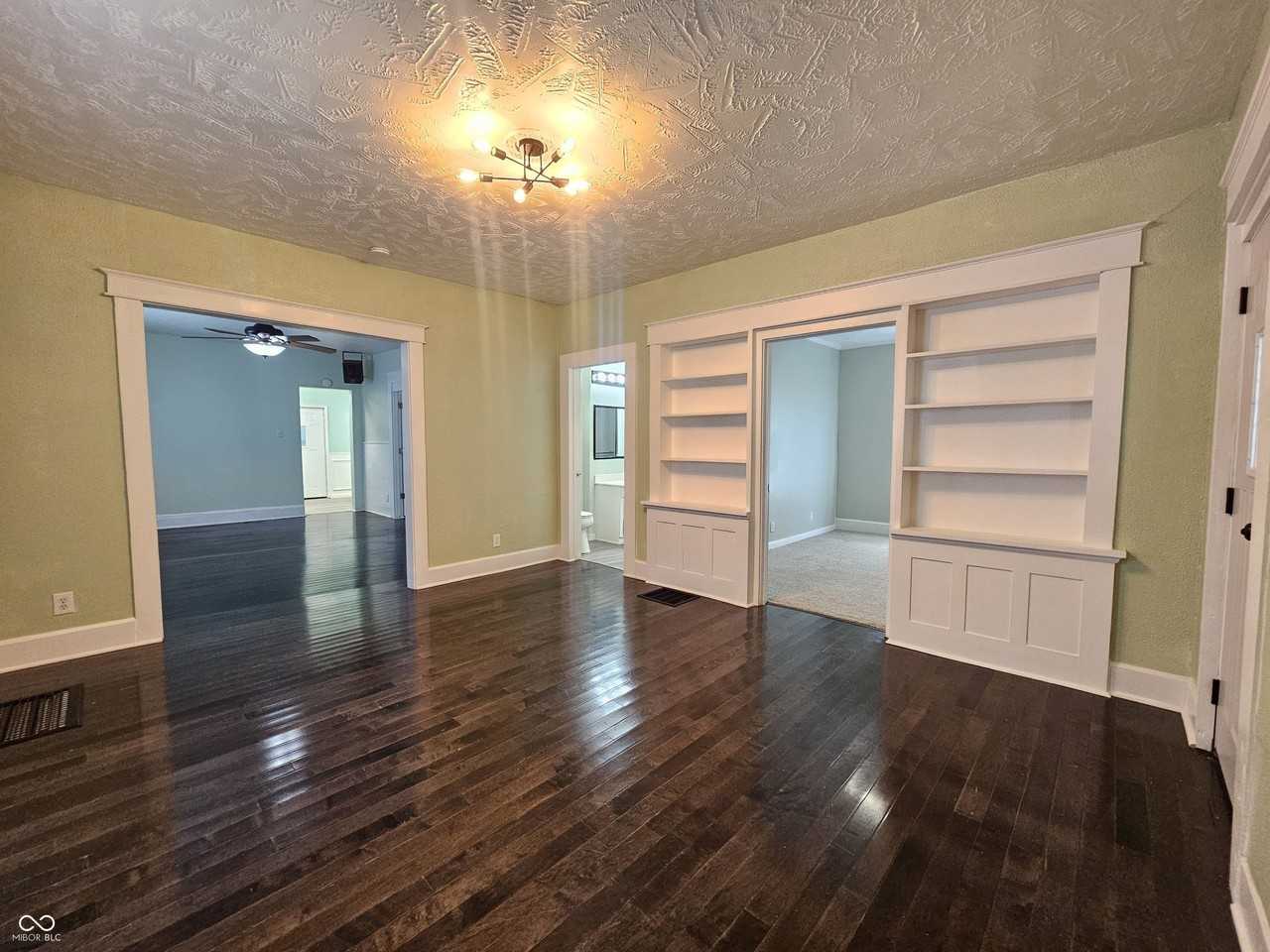 2530 Lincoln St - Photo 6 of 30