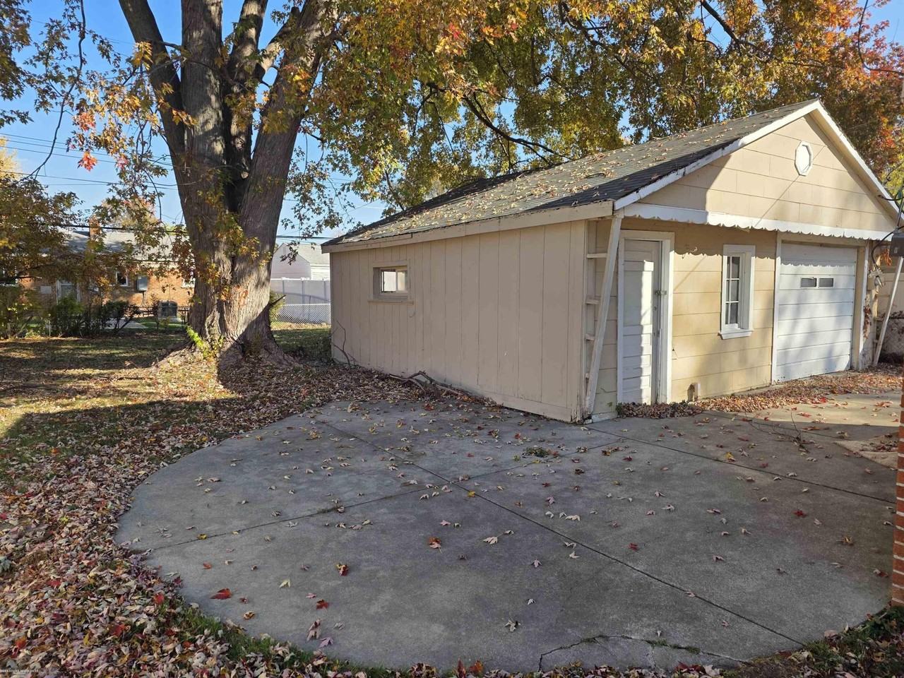 23209 Detour St - Photo 2 of 11