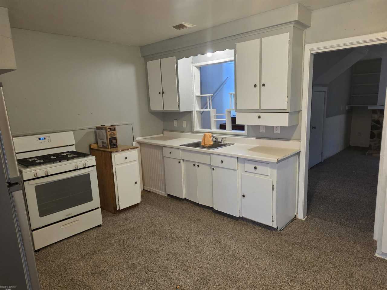 23209 Detour St - Photo 4 of 11