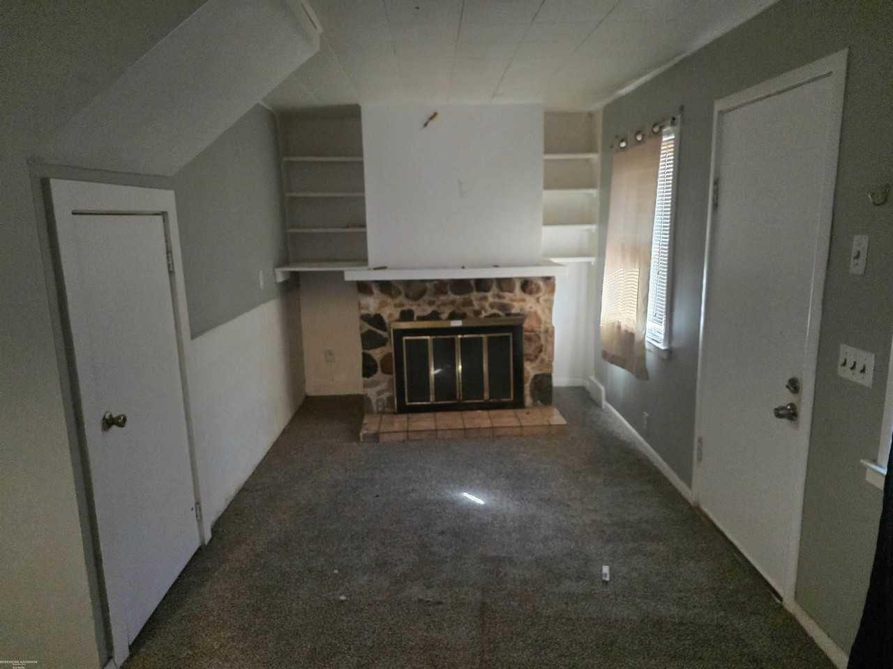 23209 Detour St - Photo 5 of 11