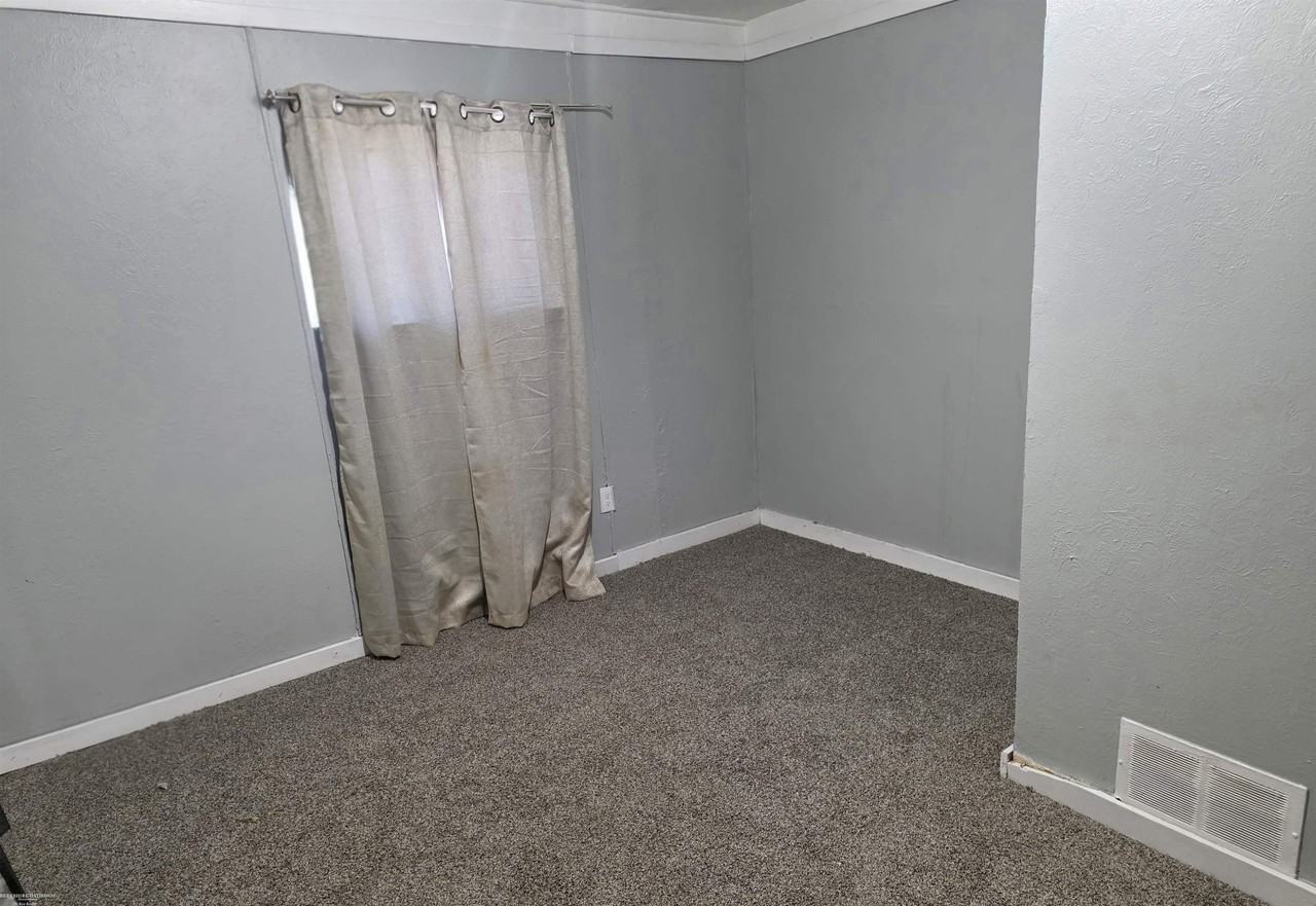 23209 Detour St - Photo 6 of 11