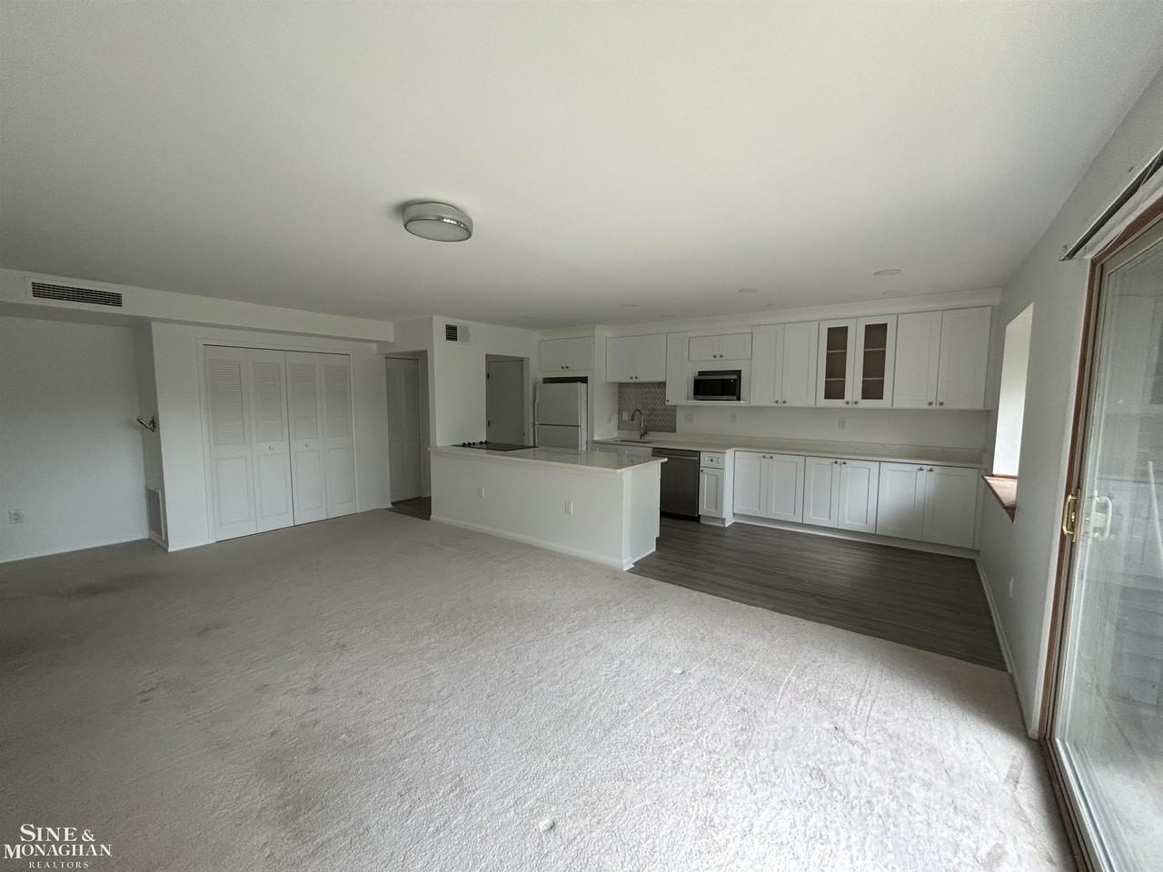 330 Riviera Dr - Photo 4 of 8