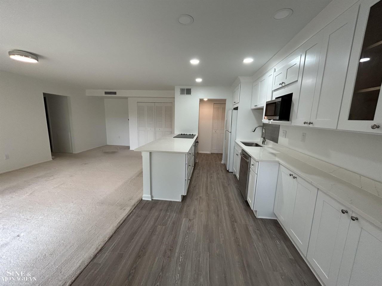 330 Riviera Dr - Photo 5 of 8