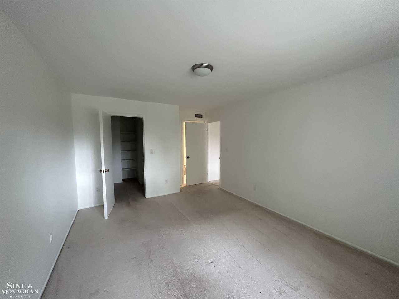 330 Riviera Dr - Photo 6 of 8