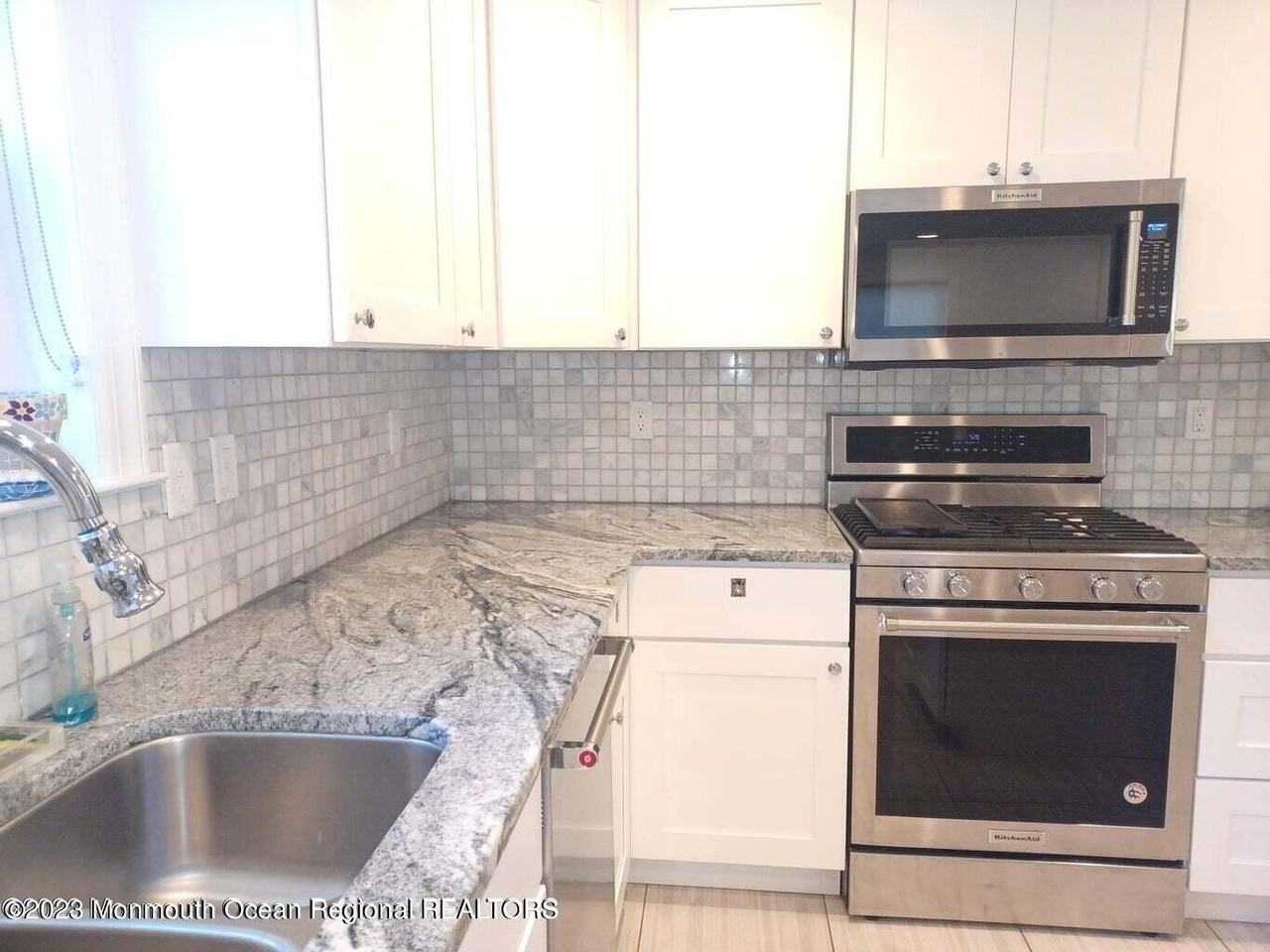 241 Woodcrest Rd - Photo 5 of 19