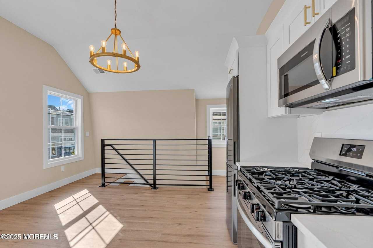 39 Seadrift Ave - Photo 7 of 12