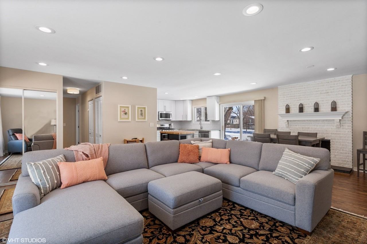 1915 Farmington Ct - Photo 6 of 30