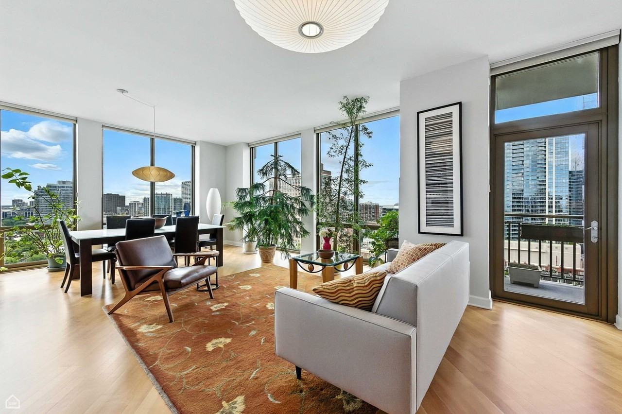 1335 S Prairie Ave #1706 - Photo 3 of 19