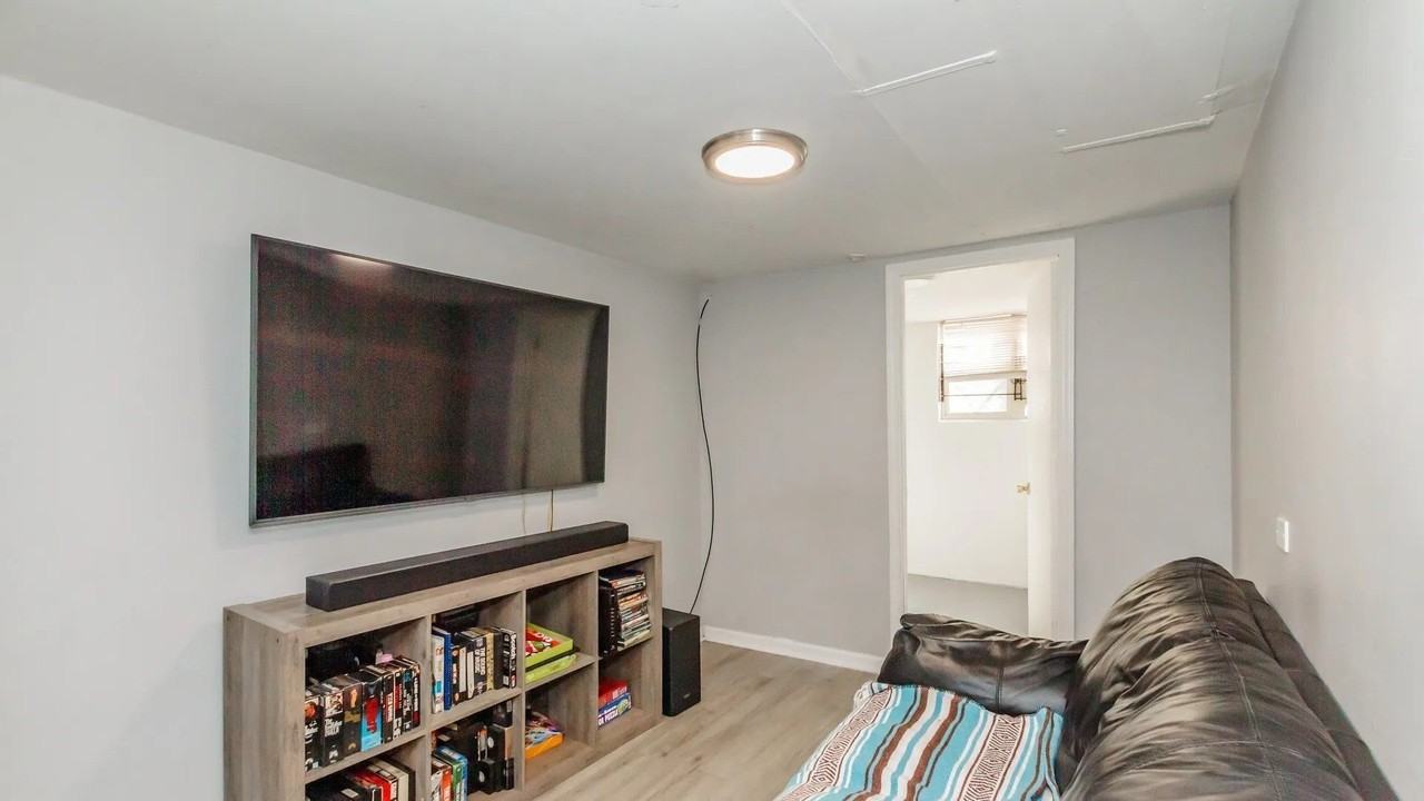 5141 S Carpenter St - Photo 3 of 23