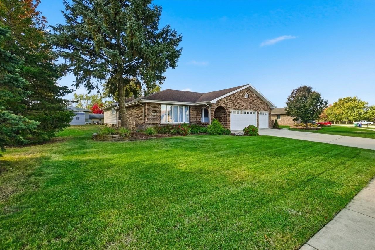 13141 West Stonewood Drive - Photo 2 of 27