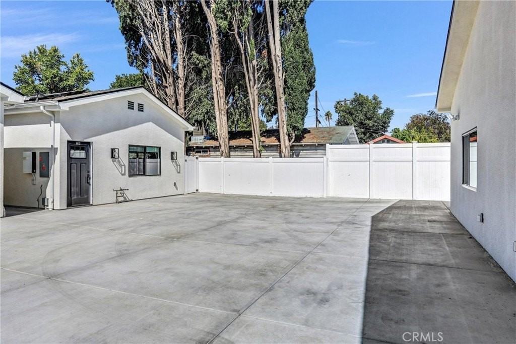 6831 Ranchito Avenue - Photo 4 of 20