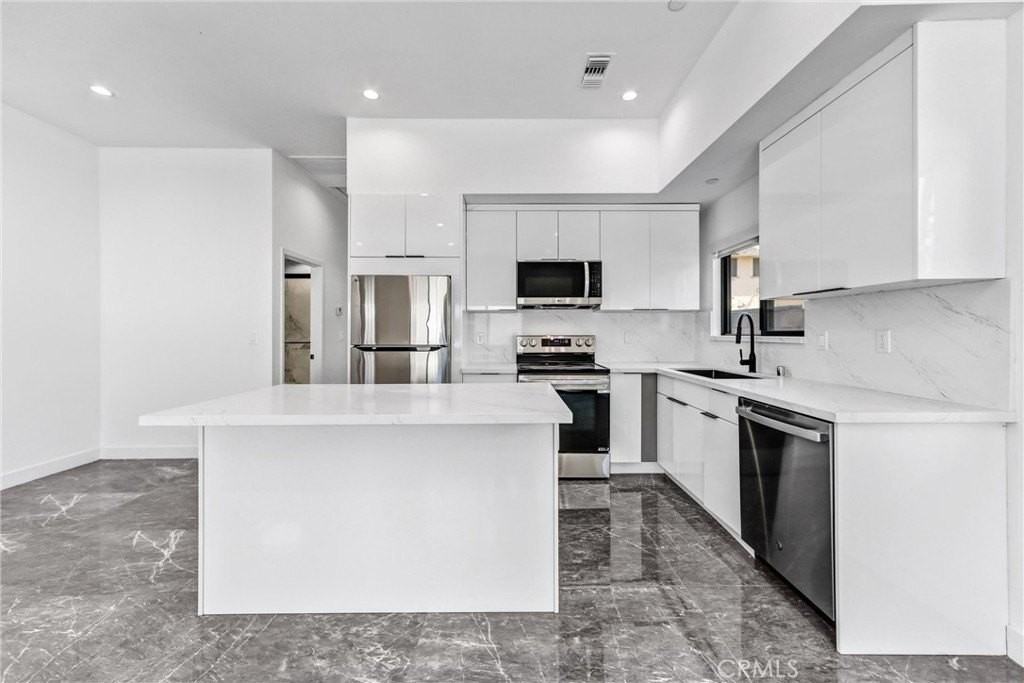 6831 Ranchito Avenue - Photo 7 of 20