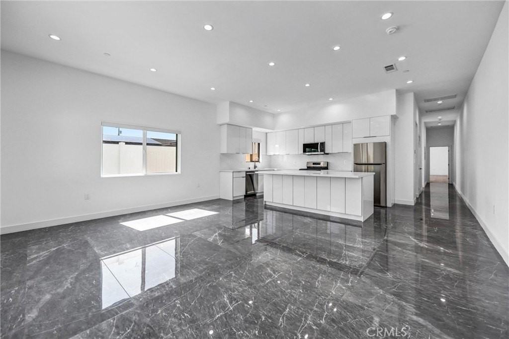 6825 Ranchito Avenue - Photo 4 of 31