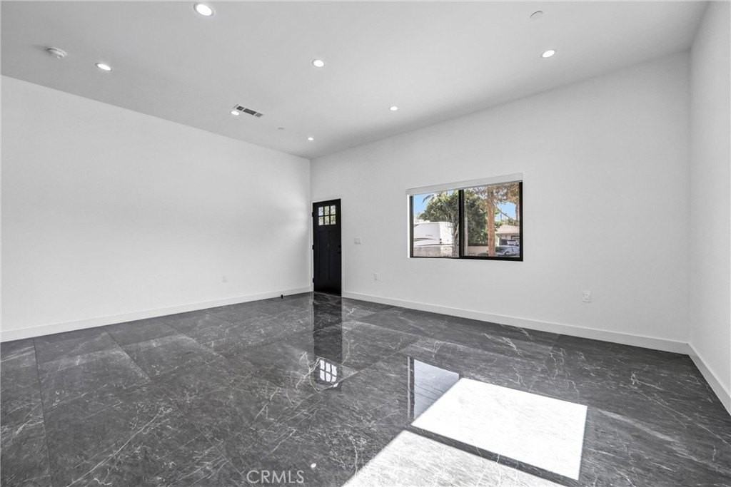 6825 Ranchito Avenue - Photo 6 of 31