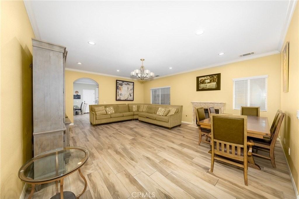 22388 De Berry St - Photo 5 of 33