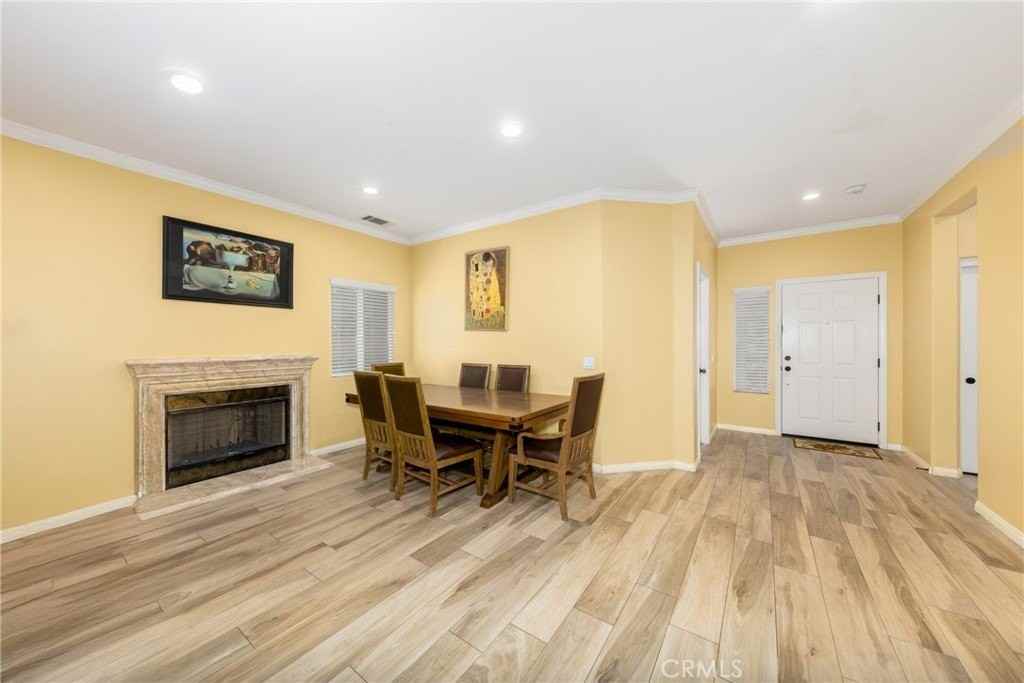 22388 De Berry St - Photo 6 of 33