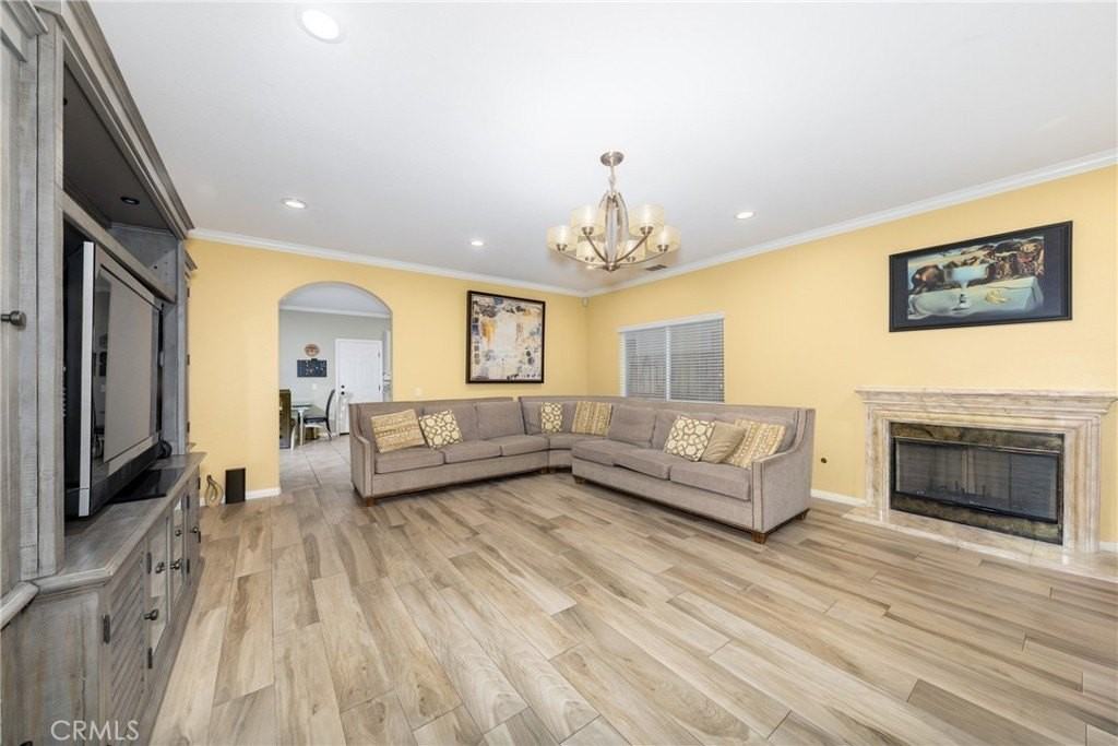 22388 De Berry St - Photo 7 of 33