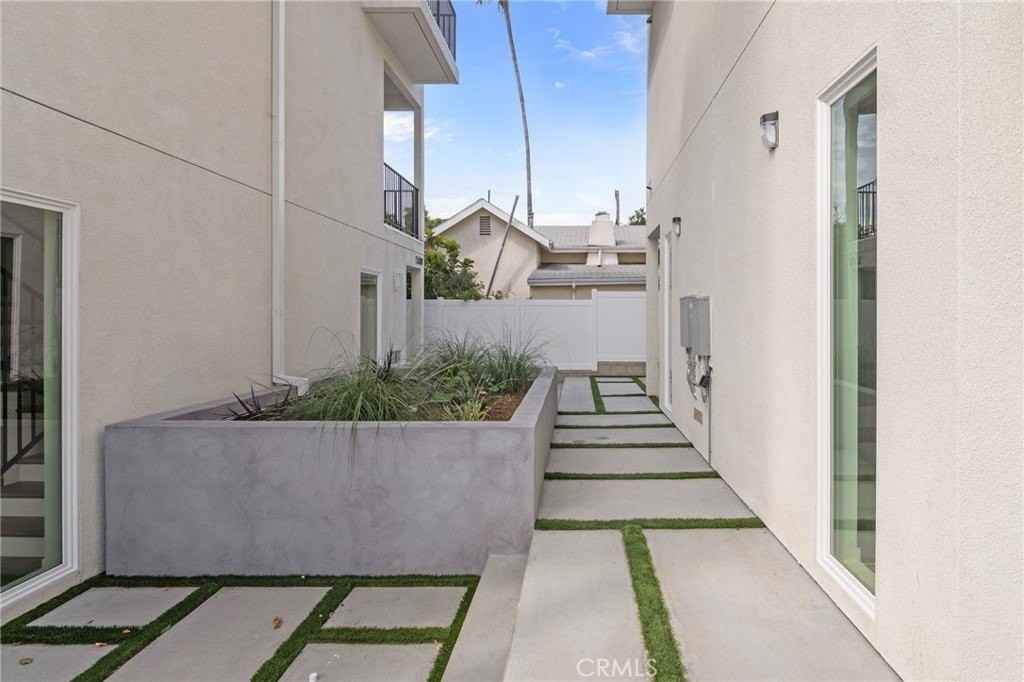 5308 Oakland St - Photo 4 of 28