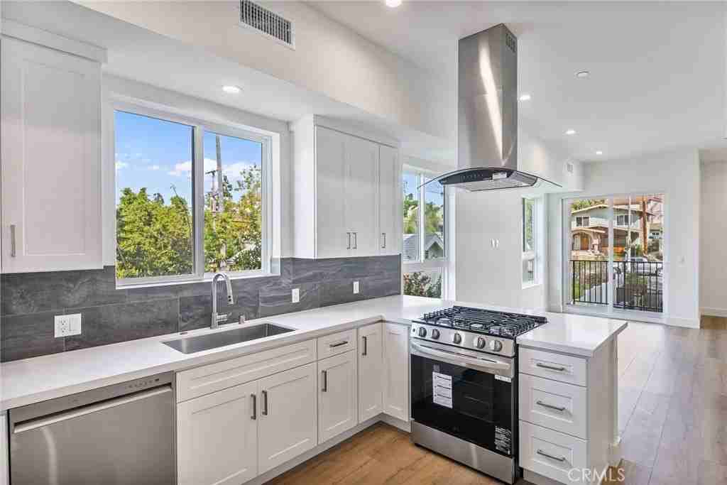 5308 Oakland St - Photo 7 of 28