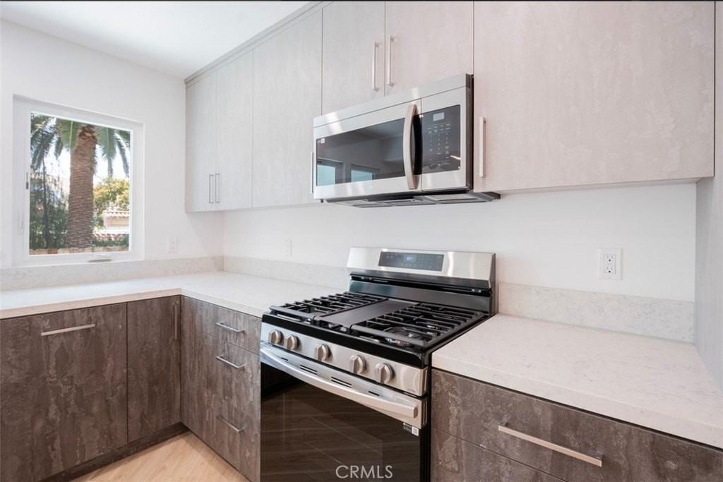 1346 North Stanley Avenue #1 - Photo 7 of 24