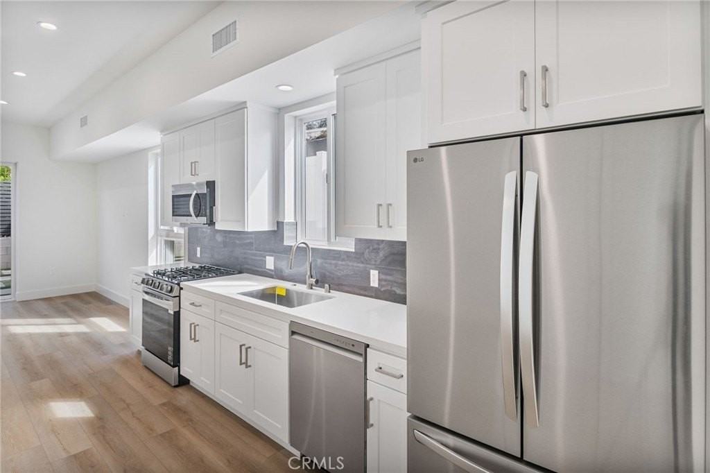 5308 Oakland St - Photo 4 of 17