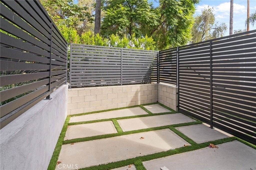 5308 Oakland St - Photo 5 of 17