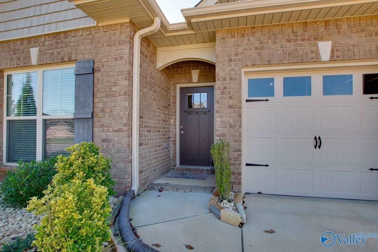 7206 Lathan Dr Se - Photo 2 of 34