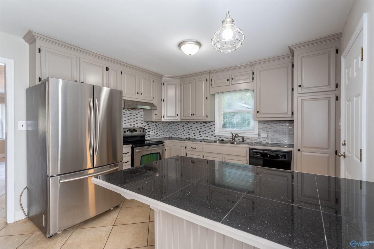 425 Arthur St Nw - Photo 5 of 21