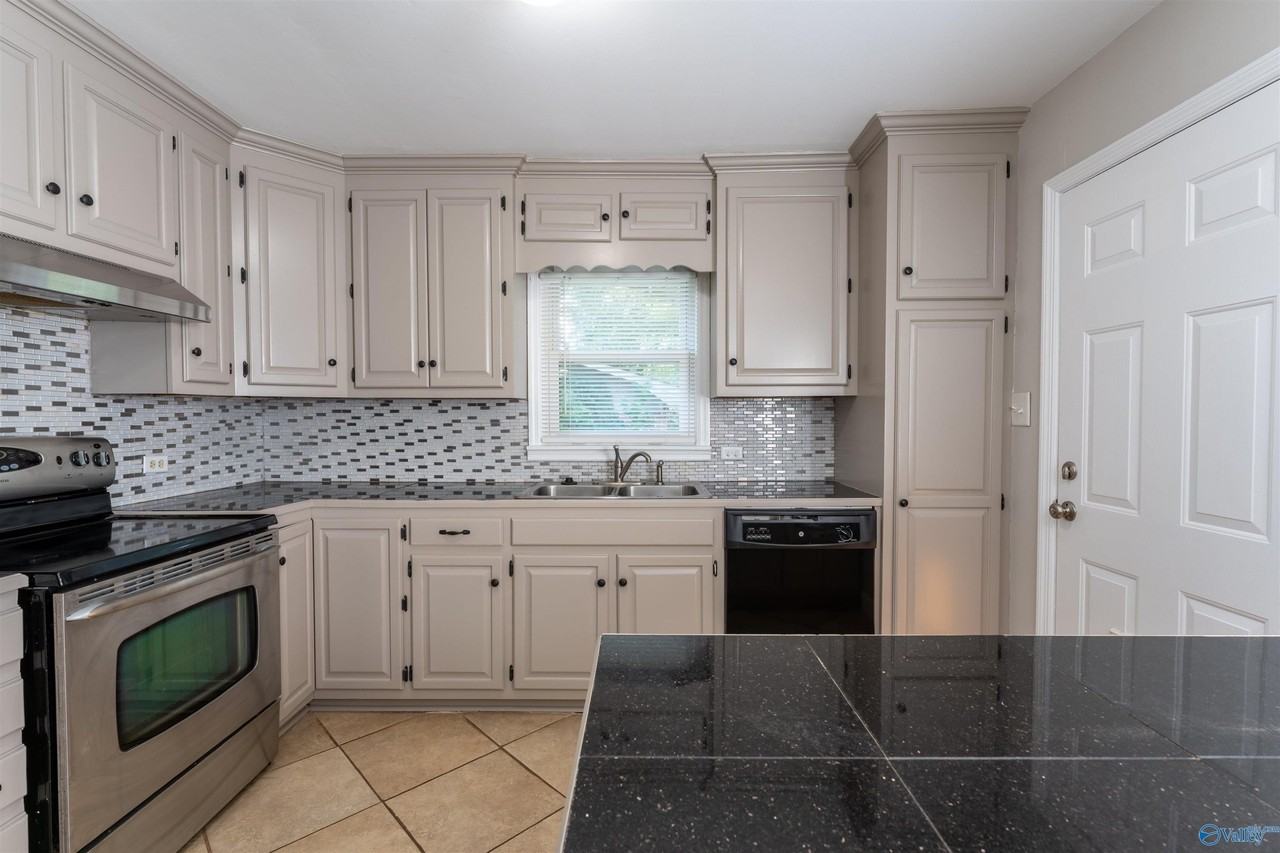 425 Arthur St Nw - Photo 7 of 21