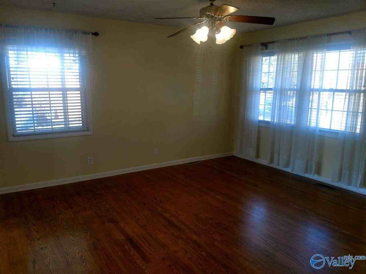 11012 Crestfield Dr Se - Photo 3 of 17