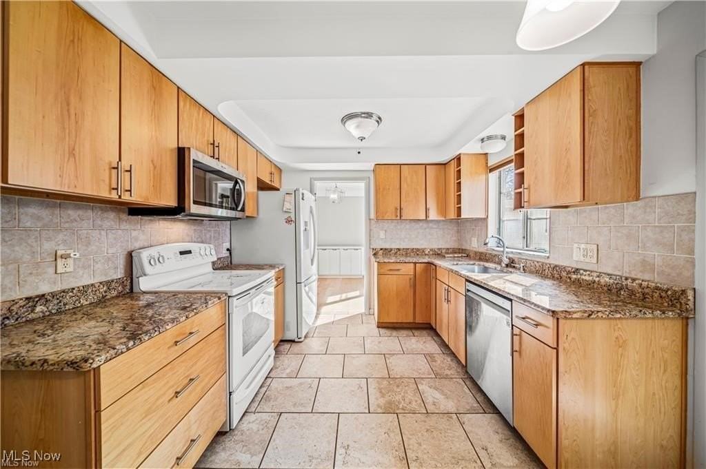 21516 Halworth Rd - Photo 2 of 36