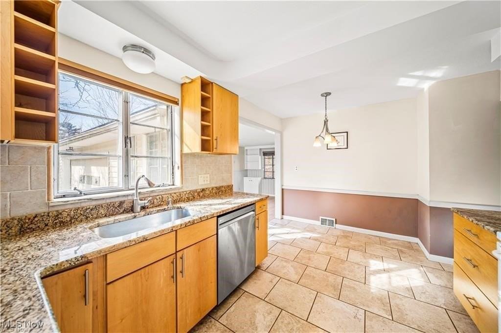 21516 Halworth Rd - Photo 3 of 36