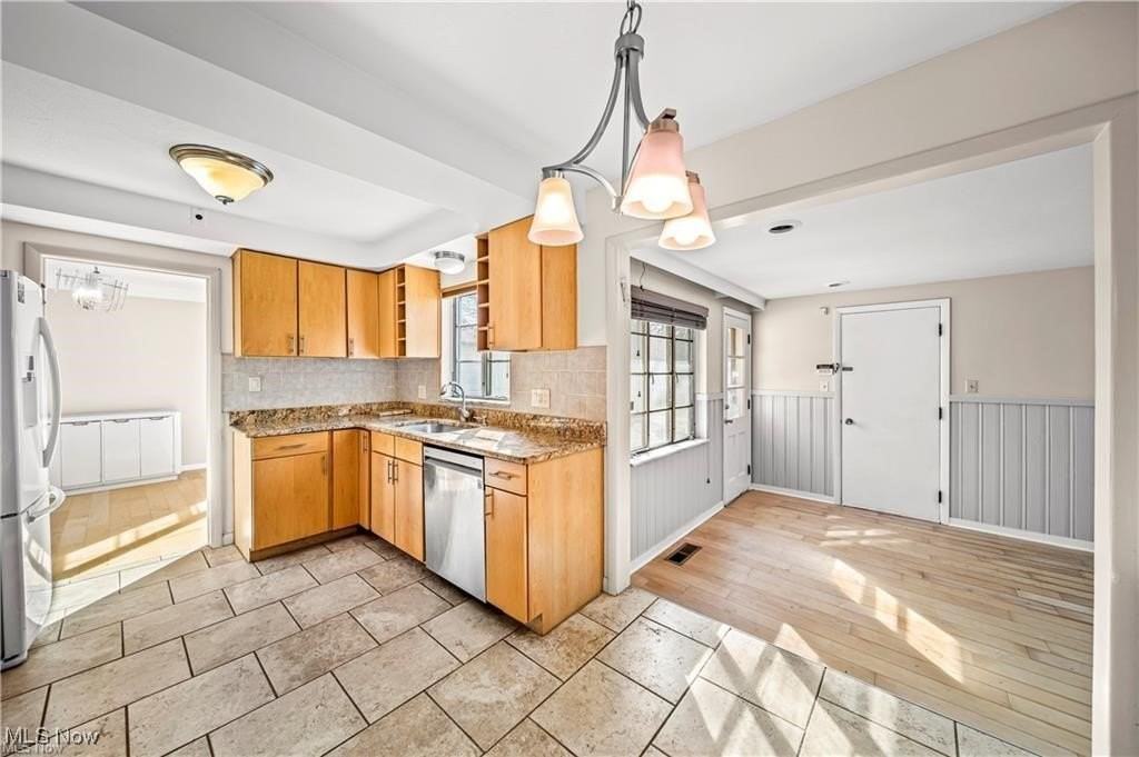 21516 Halworth Rd - Photo 4 of 36