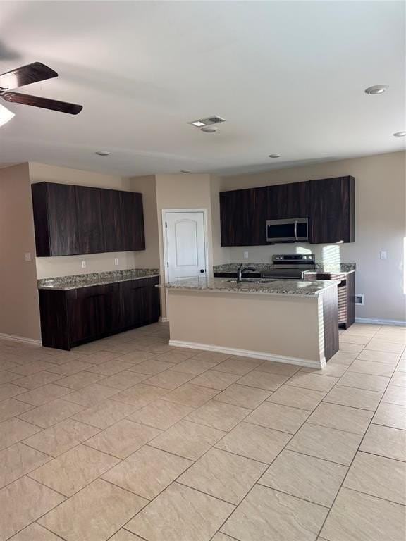 142 Canales Cir - Photo 4 of 12