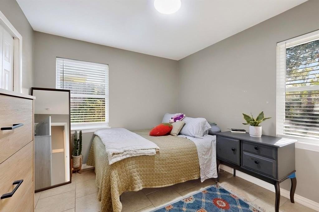 10018 Olmos Dr #10020 - Photo 4 of 37