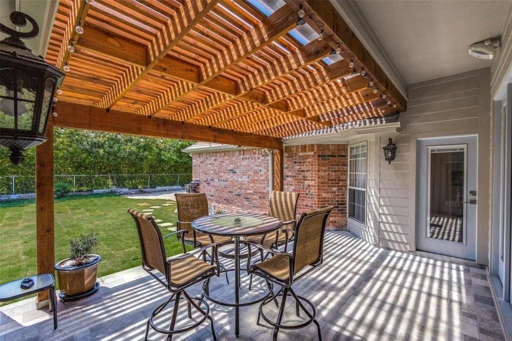 19122 Windmill Ln - Photo 7 of 25