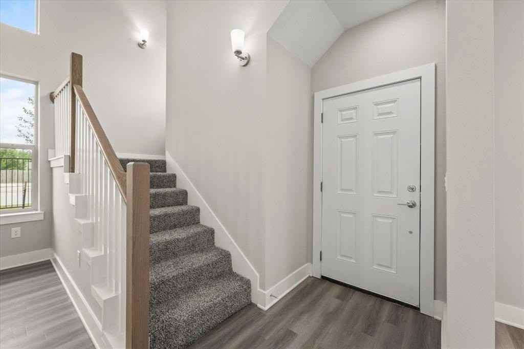 3513 Aaron Pl - Photo 3 of 25