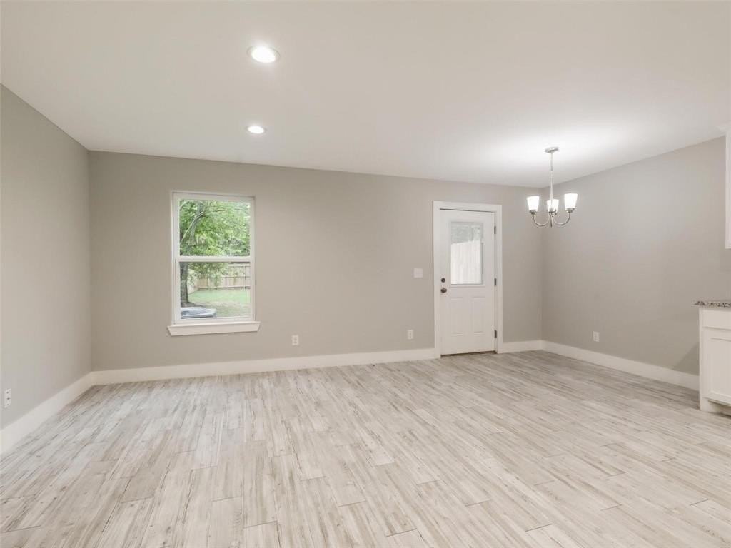 724 W Walker St - Photo 5 of 13