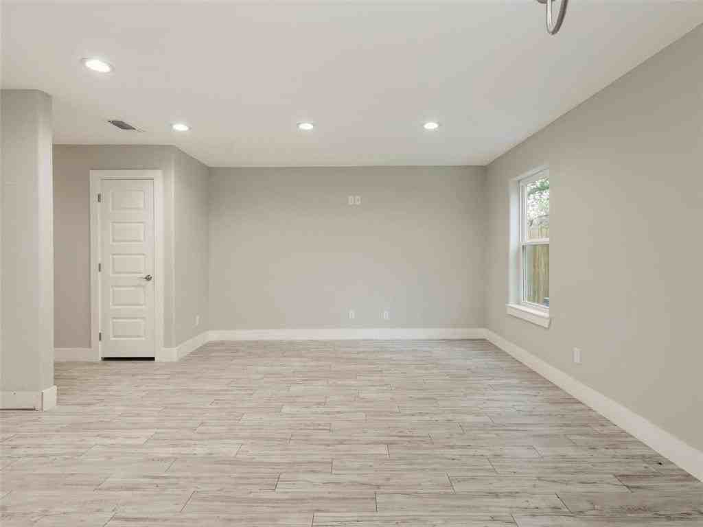 724 W Walker St - Photo 6 of 13