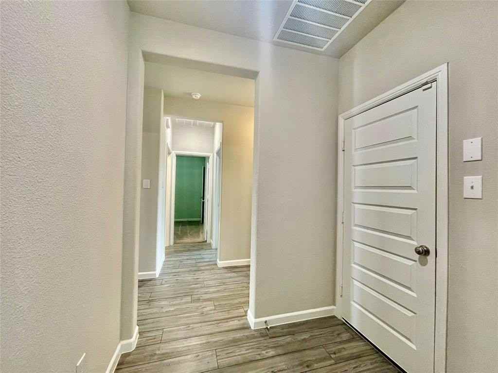 525 Ardsley Ln - Photo 7 of 38