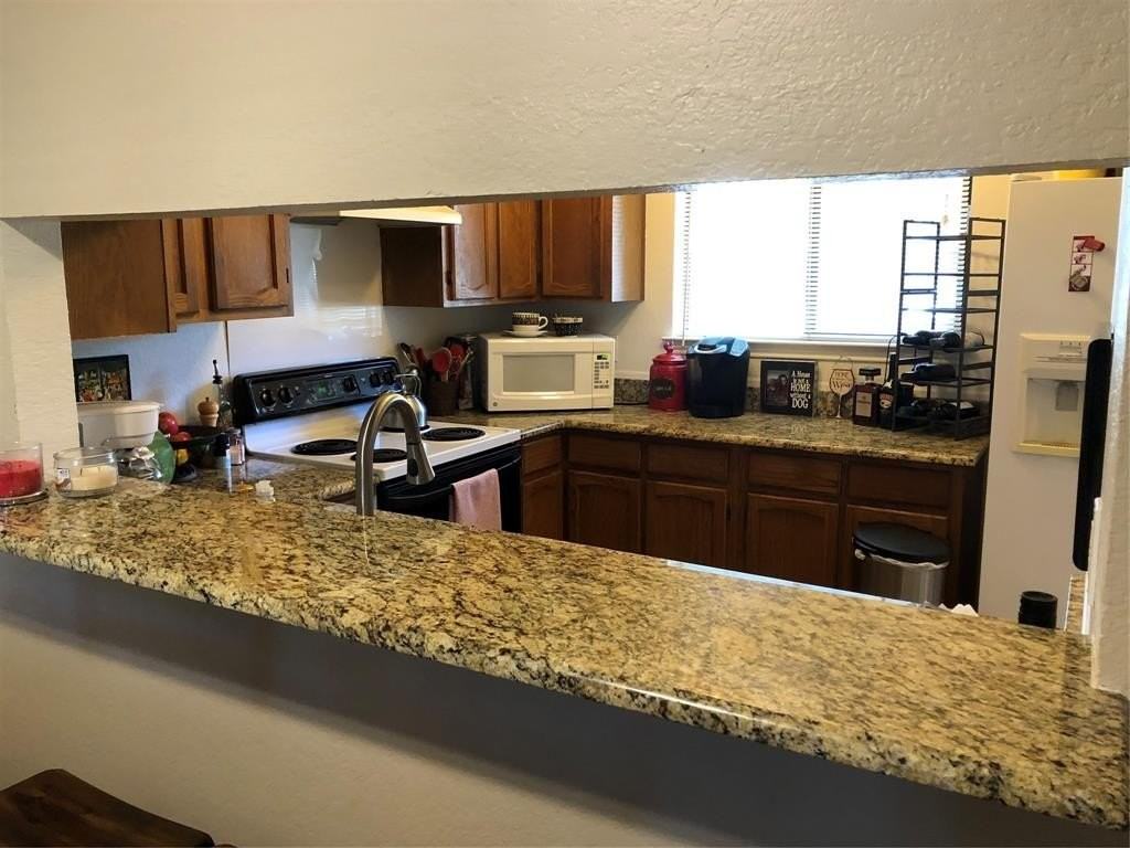 808 Rock Creek Dr - Photo 5 of 17