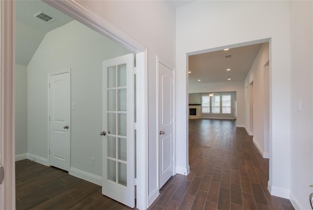 411 Cooper Street - Photo 2 of 25