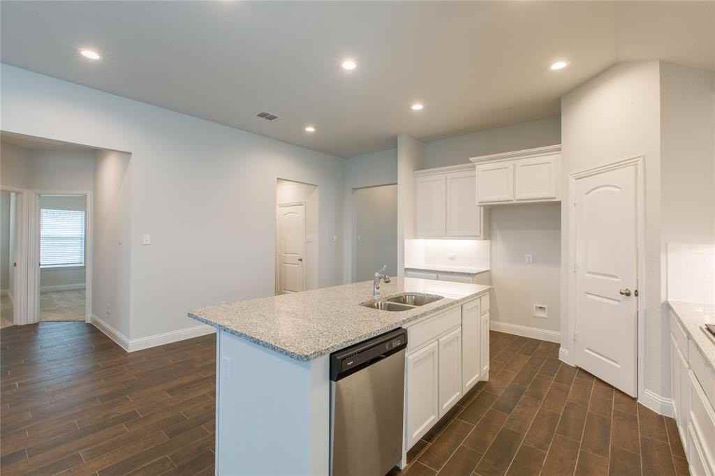 411 Cooper Street - Photo 6 of 25