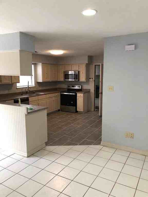 221 Addison St - Photo 7 of 13