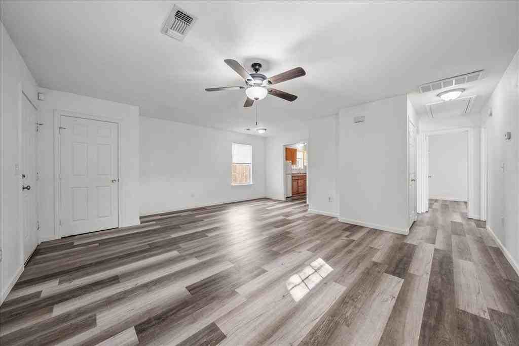 212 N Wood St - Photo 5 of 21