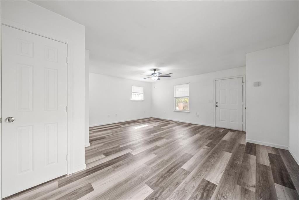 212 N Wood St - Photo 6 of 21